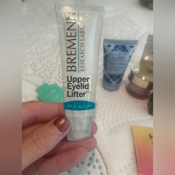 Small sized skin care bundle (mostly Estée Lauder with a few other samples) - Picture 6 of 9